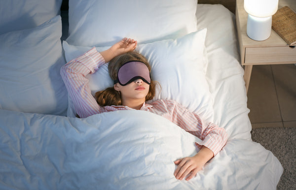 睡眠が美肌をつくる！睡眠の質を高めるポイントやおすすめアイテムを紹介